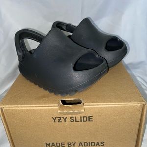 Yeezy Slide (ONYX)
